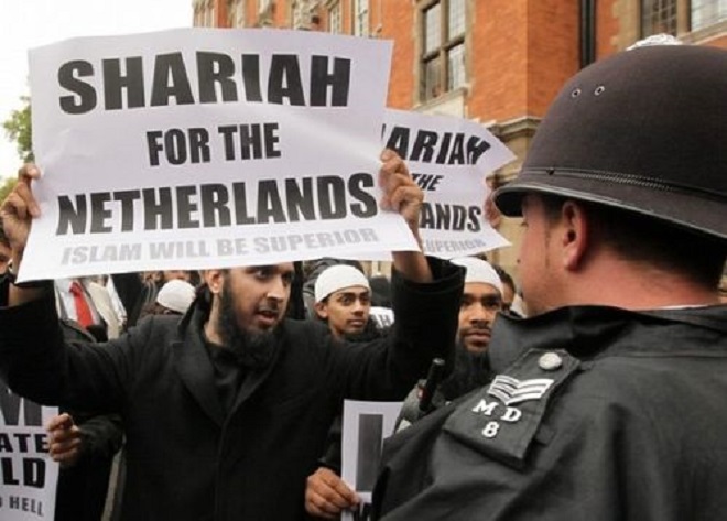 Aux Pays-Bas, les Ã©lÃ¨ves des Ã©coles salafistes apprennent que les mÃ©crÃ©ants mÃ©ritent la mort