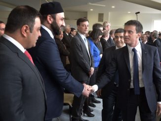 648x415_french-prime-minister-manuel-valls-r-escorted-by-president-of-the-grande-mosquee-of-strasbourg-ali
