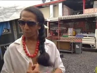 Coco vit dans un abri de fortune, près du marché de Papeete (capture écran).