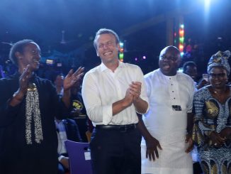 president-Emmanuel-Macron-Shrine-Club-Lagos-Nigeria-3-juillet-2018_0_729_486.jpg