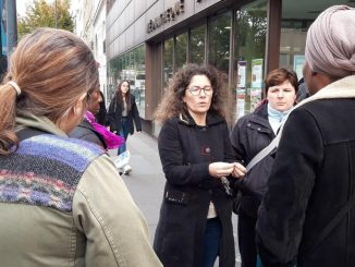 Saint-Denis, mardi 15 octobre. Suzanna de la Fuente, adjointe au maire en charge du quartier, est venue rencontrer des habitants exaspérés. LP/N.R.