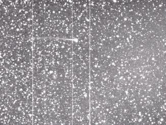 comete-Encke-perd-sa-queue-le-20-04-2007-1.gif
