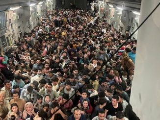 Afghans-evacueslaeroport-Kaboul-avion-transport-larmee-americaine-lundi-16_0.jpg