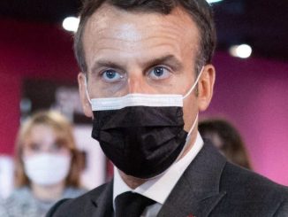 Emmanuel-Macron-Cette-serie-internationale-dans-laquelle-le-president-de-la-Republique-a-tourne-e1630827141264.jpg
