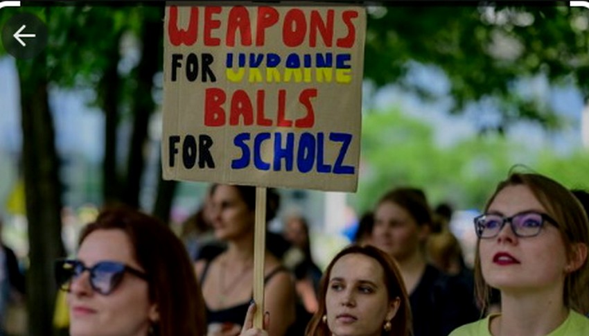 Weapons for Ukrain, balls for Scholz