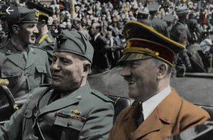 Mussolini à cote d'Hitler