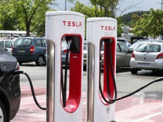 Tesla: station de charge rapide pour voiture electrique