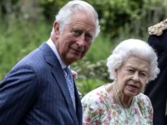 Le prince Charles avec Elizabeth
