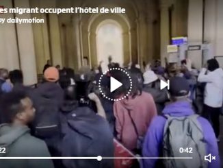Migrants prenant d'assaut la mairie de Paris