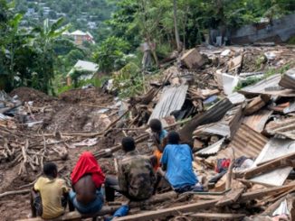Vue de bidonvilles détruits à Mayotte