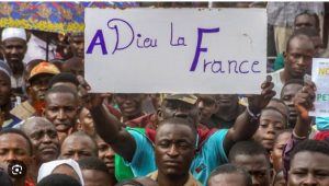 Manif contre la présence française au Niger