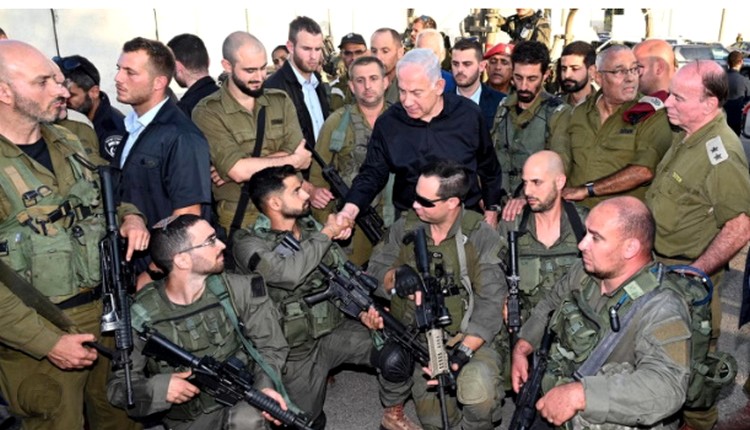 Netanyahu avec des soldats israéliens