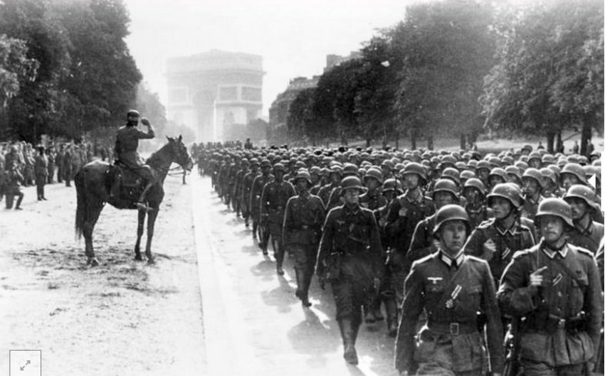 Défilé Allemands av Foch 1940