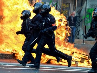 La violence resurgit à Paris après les JO