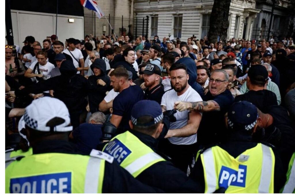 La police protège les racailles islamisées de la colère des peuples agressés